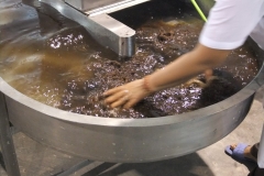 agarwood-distillation-02